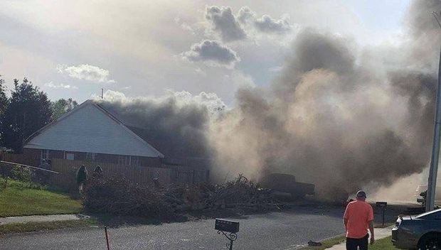 ABŞ-da hərbi təyyarə yaşayış ərazisinə düşdü - Ölənlər var - VİDEO