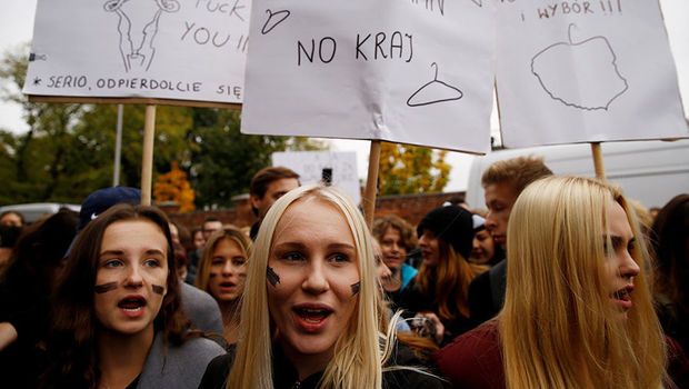 Polşada aborta qadağaya görə etirazlar başladı - FOTO/VİDEO