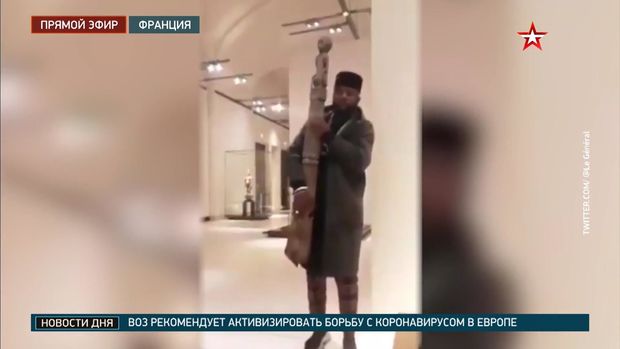 Luvrda olan eksponatı özü ilə aparmaq istəyən şəxs saxlanılıb - VİDEO