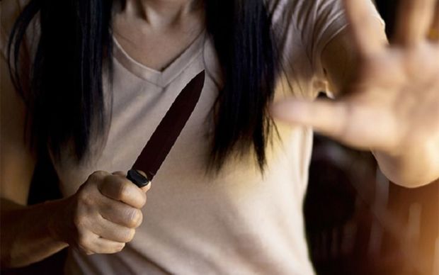 Bacılar maska taxmağı tövsiyə edən mühafizəçiyə 27 bıçaq zərbəsi vurdular - FOTO