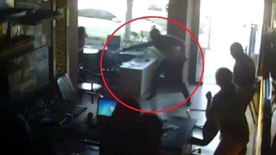 6 aylıq hamilə arvadının gözü önündə güllələndi - VİDEO