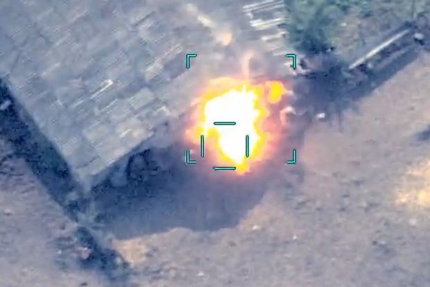 Ordumuz düşmənin canlı qüvvə və hərbi vasitələrini məhv edir - VİDEO