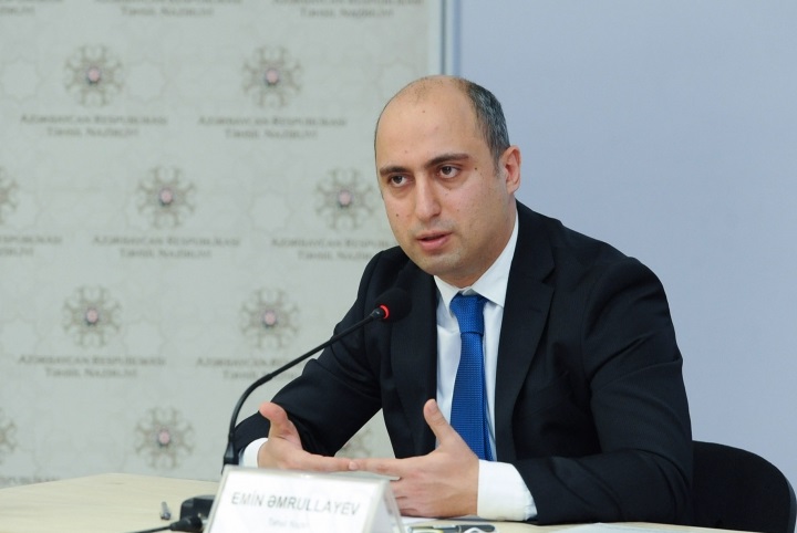 Mənim də qızım bu il birinci sinifə gedir, elə bilir ki... - Nazir