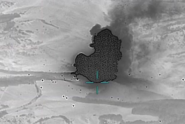 Ordumuzdan sarsıdıcı zərbə: Düşmənin raket-artilleriya silahları anbarı məhv edildi - VİDEO