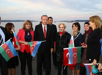 Sevgi – içində çiçək bəsləməkdir...