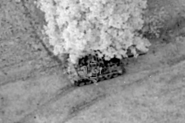 Düşmənə sarsıdıcı zərbə: Çox sayda döyüş texnikası və canlı qüvvəsi məhv edildi - VİDEO