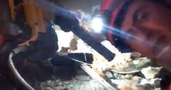 Dağıntıların altında qalan uşaq: “Qardaş, sən getmə...” - VİDEO