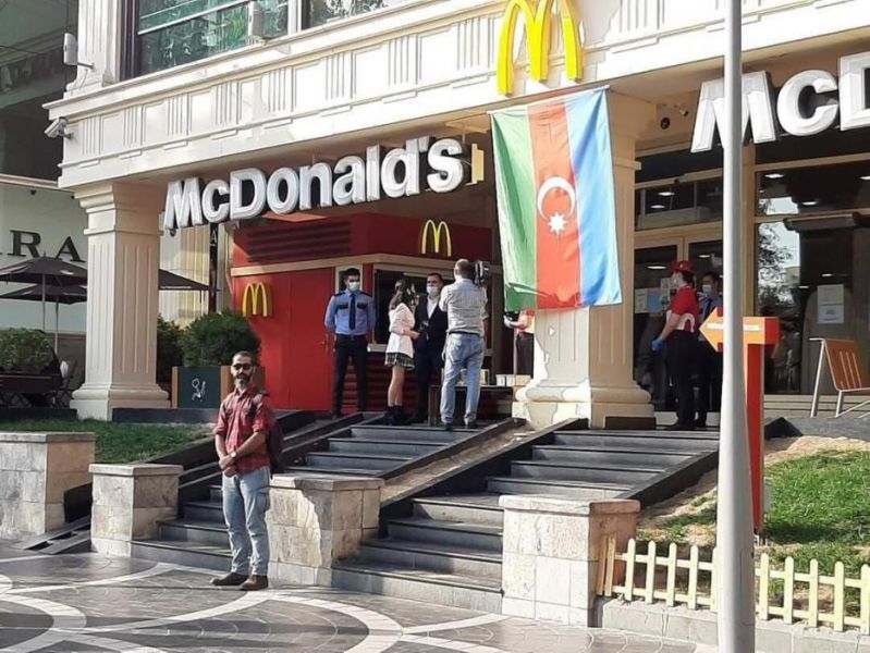 “McDonald’s”a görə xalqımızı təhqir edən iş adamını siz də tanıyın — FOTOFAKT