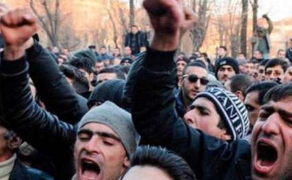 Ermənilər AYAĞA QALXDI: Hakimiyyət və ordu çevriliş tələb edirlər