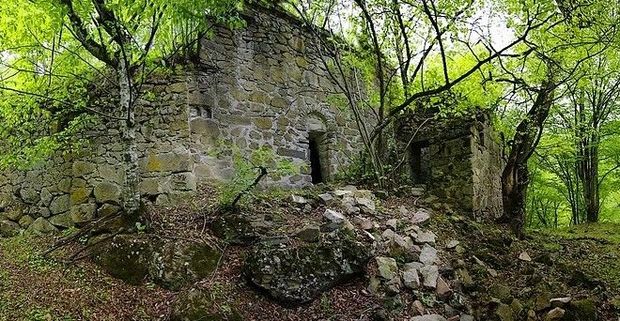 Kəlbəcərdə yerləşən Qırmızı monastır məhv olmaq üzrədir - RƏSMİ