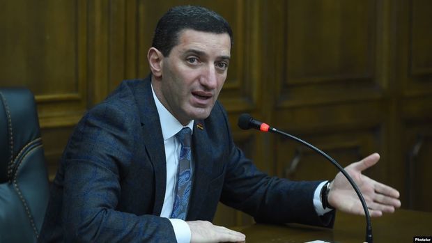 Erməni deputat: “Ordumuzun silahı, forması və yeməyi yoxdur”