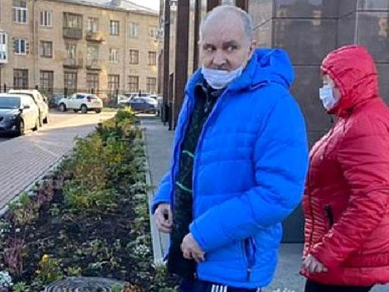 29 uşaq meyitini mumiyalayan kişi məhkəməyə çıxarıldı - FOTO