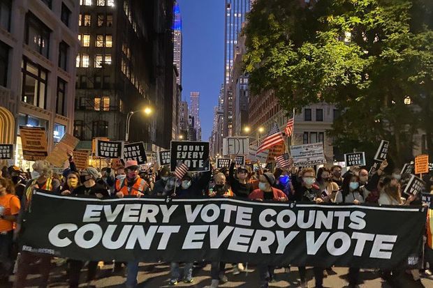 Nyu-Yorkda etiraz aksiyaları: Nümayişçilər yolları bağladılar - VİDEO