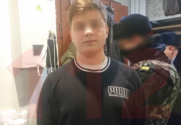 Məktəbli oğlan əvvəl balaca bacısının boğazını kəsdi, sonra ailəsini güllələdi - FOTO