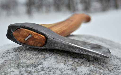 Hərbçi balta ilə ətrafdakılara hücum edib üç nəfəri qətlə yetirdi