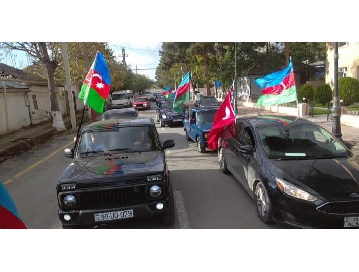 Zərdab sakinləri Şuşanın işğaldan azad edilməsinin sevincini yaşayır-Foto