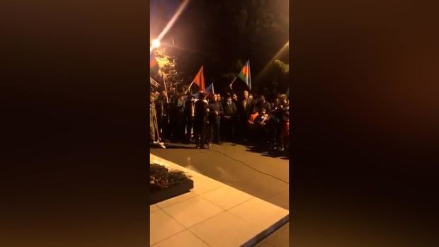 Азербайджанский народ празднует победу на Аллее шехидов - ВИДЕО