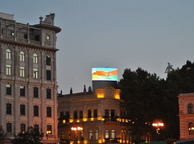 Tbilisidə reklam lövhələrində Azərbaycan bayrağı əks olunub - FOTO