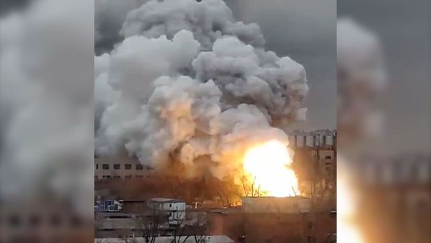 Moskvada metal anqar yanır - VİDEO