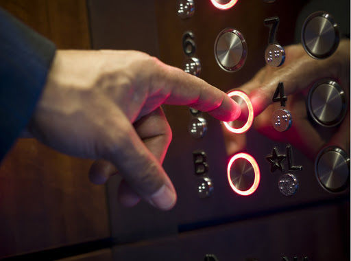 Bakıda bir nəfər köməksiz qaldı