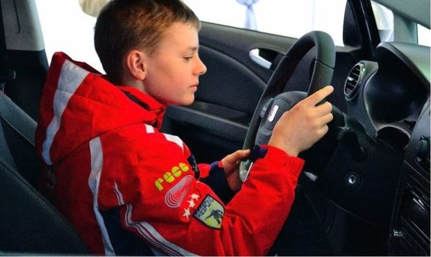 Rusiyada yetkinlik yaşına çatmayanlara maşın sürmək icazəsi verilə bilər