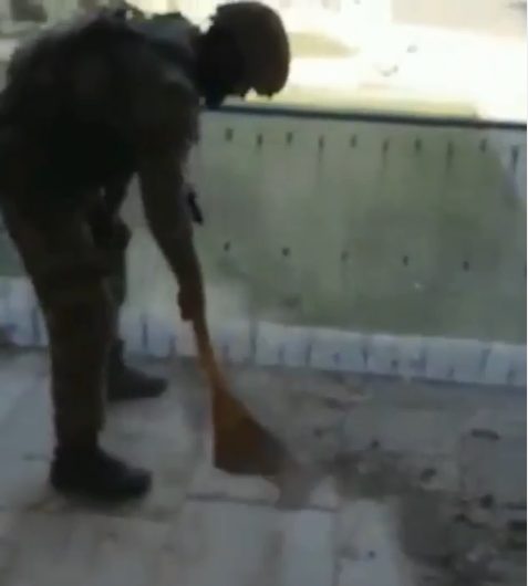 Əsgərlərimiz Şuşa məscidini təmizlədilər - VİDEO