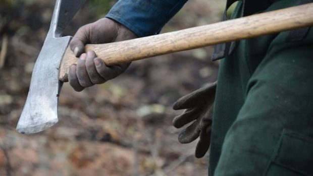 Külünglə iş yoldaşlarına hücum edib üç nəfəri qətlə yetirdi