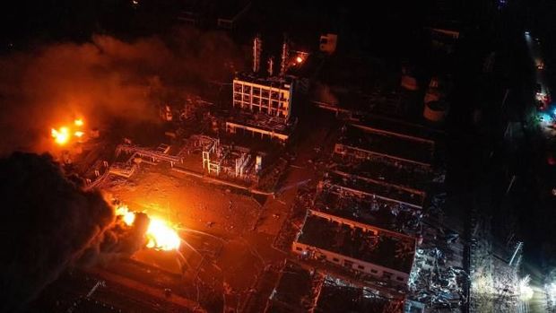 Fabrikdə güclü partlayış: Yeddi nəfər həlak oldu - VİDEO