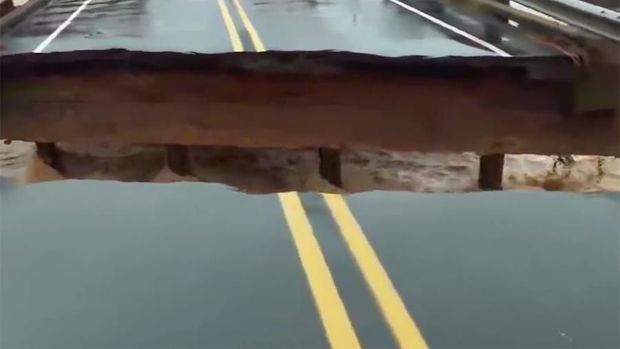 Körpü canlı yayım zamanı dağılmağa başladı - VİDEO