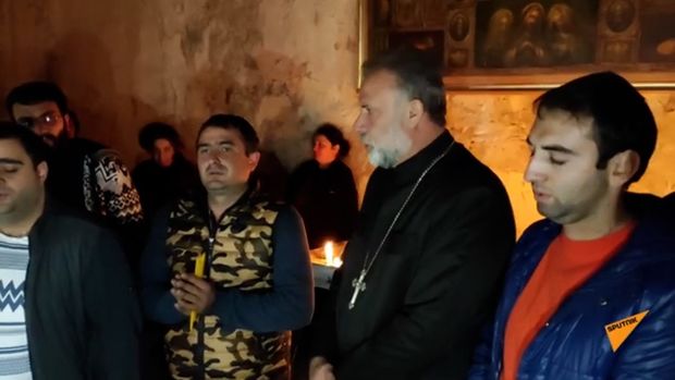 Армянские военные, покидая Кельбаджар, льют слезы - ВИДЕО