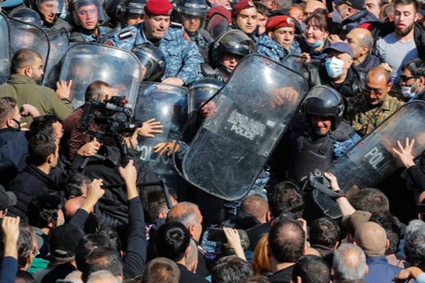 SON DƏQİQƏ! Ermənistanda Rusiya əleyhinə mitinq - VİDEO