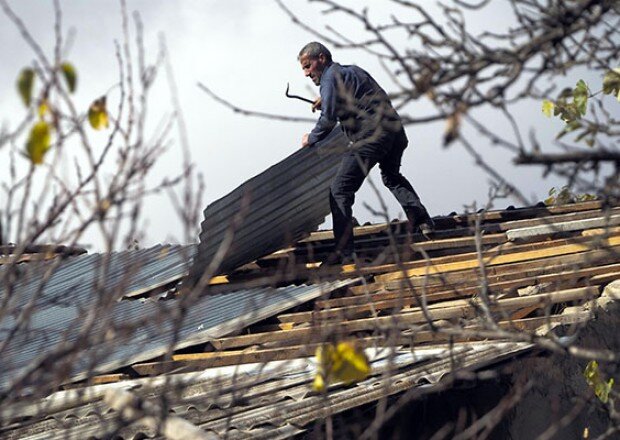 Ermənilər unitazdan sonra dam örtüklərini də söküb aparırlar - FOTOLAR