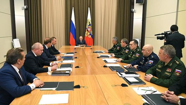 Putin ordu rəhbərliyi ilə iclasda: “Siz məndən qorxursunuz, yoxsa məni sizdən qoruyurlar?”