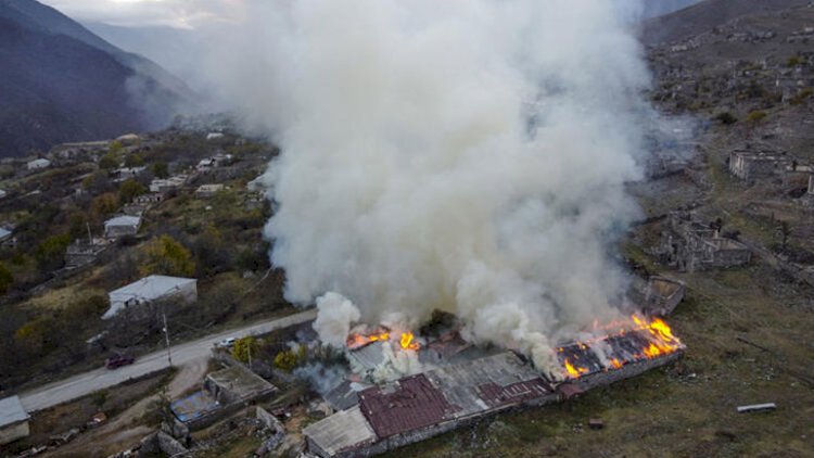 Kəlbəcərdən son xəbər: Onlarla ev yanır 