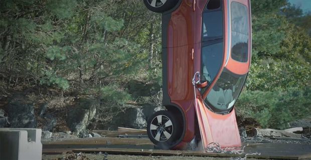 Qeyri-adi təhlükəsizlik testi: 30 metrdən aşağı atdılar - VİDEO