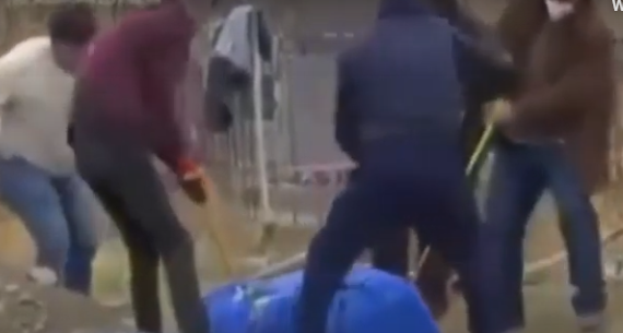 ŞOK: Ermənilər qəbirlərdən cəsədləri çıxarıb, BELƏ daşıdırlar-VİDEO