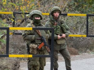 TƏCİLİ XƏBƏR!  Rus əsgərləri ermənilərdəki silahları müsadirə edir - VİDEO