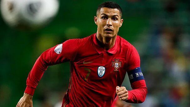 Роналду обошел Хави по количеству побед за сборную