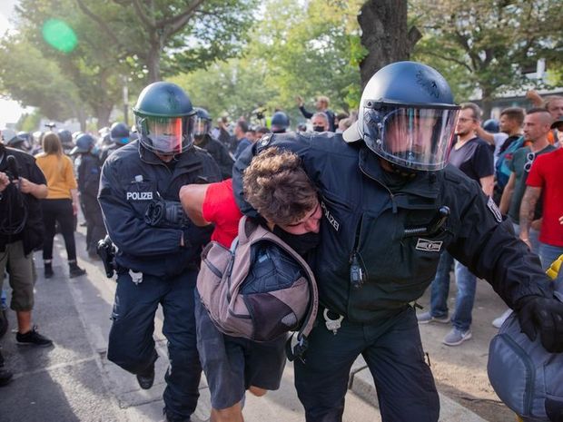 В Берлине на акции протеста задержали более 360 человек