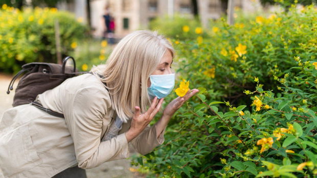 Врач объяснил, можно ли потерять обоняние из-за коронавируса навсегда