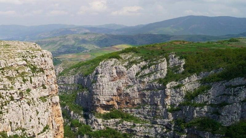 Əsgərlərimiz Paşinyanın sərxoş halda yallı getdiyi Cıdır düzündə (VİDEO)