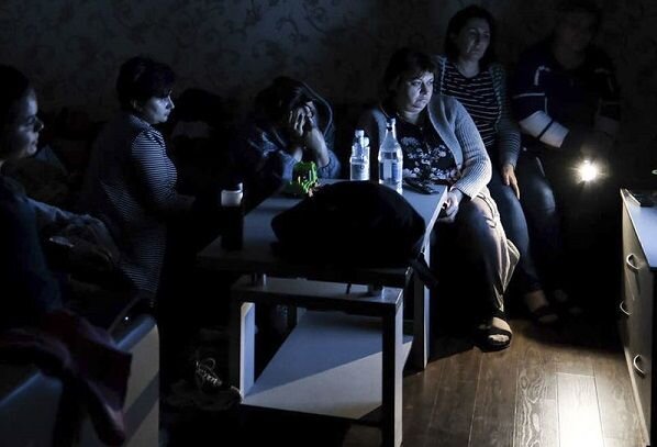 ŞOK: Erməni qadın ərini, ata-anasını qəbirdən çıxardı