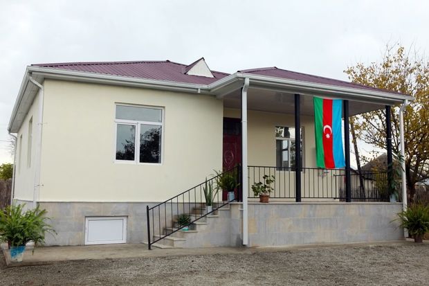 Daha dörd rayonda şəhid ailələrinə və Qarabağ müharibəsi əlillərinə ev verildi - FOTO