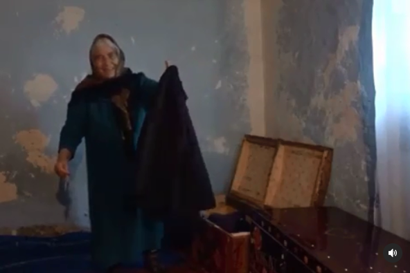 Kəlbəcərli nənə 27 il sonra sandığını açıb... - VİDEO