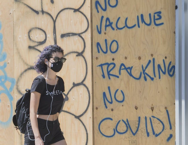 Həkim peyvənd vurduran insanların koronavirusu necə keçirdiklərini açıqladı