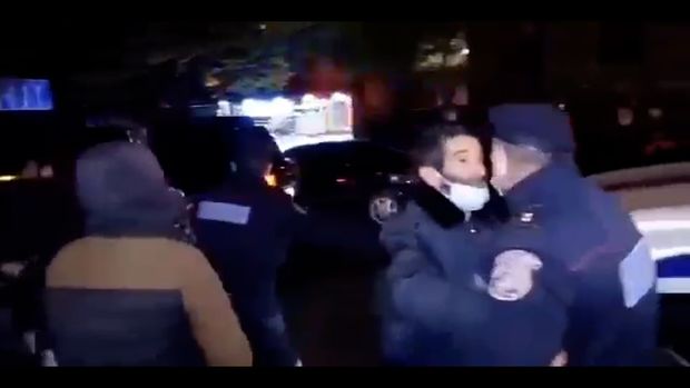 Paşinyan itkin hərbçilərin yaxınlarına da məhəl qoymadı: Polis müdaxilə etdi - VİDEO