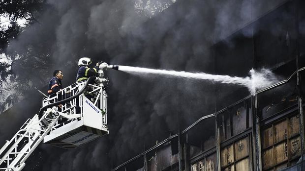 Пятеро погибли при пожаре в больнице для пациентов с COVID-19 в Индии - ВИДЕО