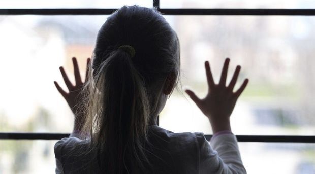 Bakıda azyaşlı qız səkkizinci mərtəbədən yıxılaraq öldü