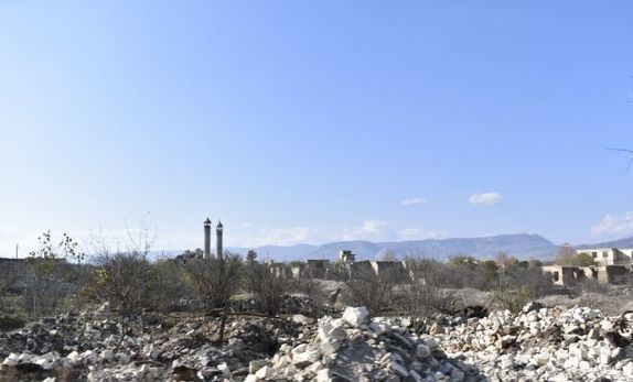 Агдамцы возвращаются в родной город, освобожденный от армянской оккупации - ФОТОРЕПОРТАЖ