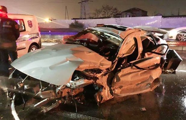 Bakıda dəhşətli qəza: Avtomobil marketə çırpıldı, üç tibb işçisi öldü - FOTO/VİDEO